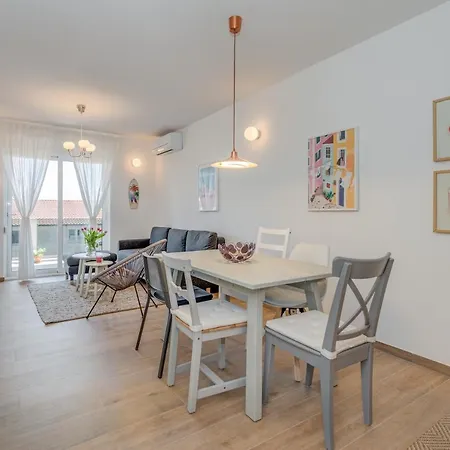New And Chic Place Near Old Town Of Trogir Exterior photo